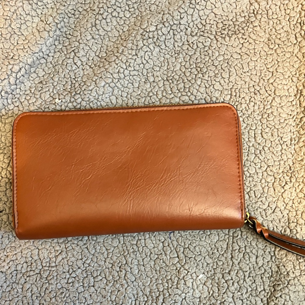 UNIVERSAL THREADS PATTEN LEATHER WALLET